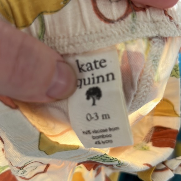 Kate Quinn Bamboo Apple Shorts 0-3M - Picture 3 of 3